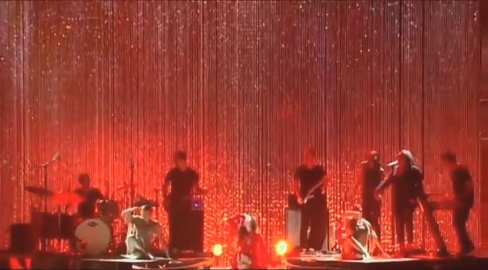 bscap0124 - xX_Come and Get It LIVE at MTV Movie Awards