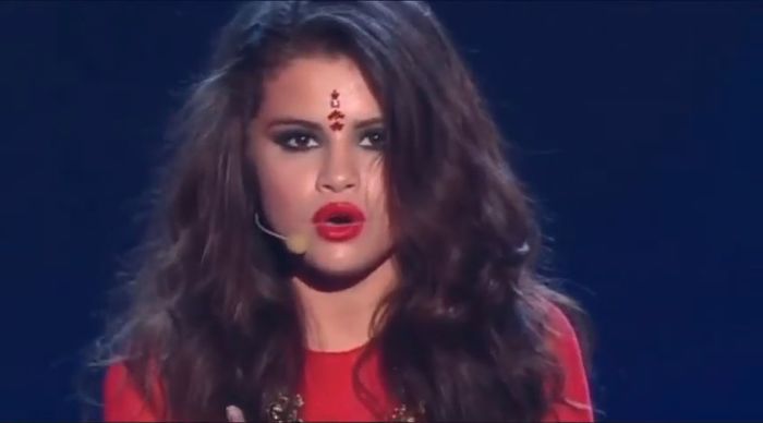 bscap0637 - xX_Come and Get It LIVE at MTV Movie Awards 2