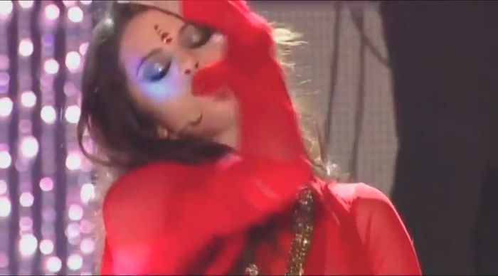 bscap0127 - xX_Come and Get It LIVE at MTV Movie Awards