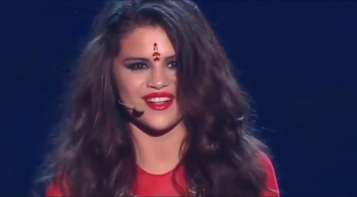 bscap0639 - xX_Come and Get It LIVE at MTV Movie Awards 2