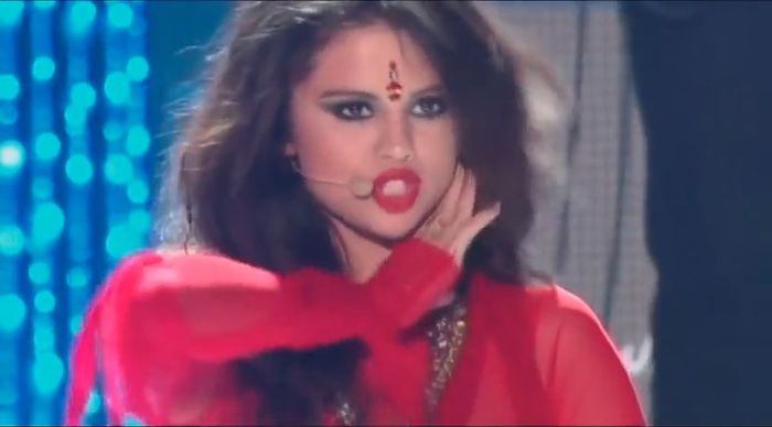 bscap0131 - xX_Come and Get It LIVE at MTV Movie Awards