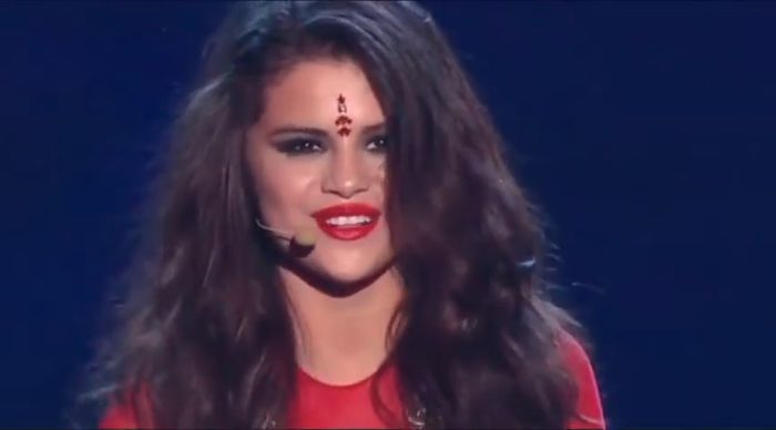 bscap0640 - xX_Come and Get It LIVE at MTV Movie Awards 2
