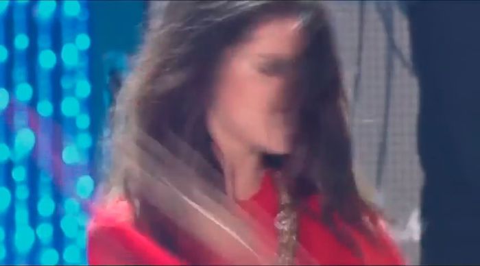 bscap0134 - xX_Come and Get It LIVE at MTV Movie Awards