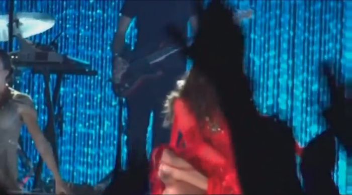 bscap0141 - xX_Come and Get It LIVE at MTV Movie Awards