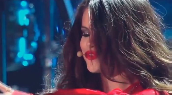 bscap0146 - xX_Come and Get It LIVE at MTV Movie Awards