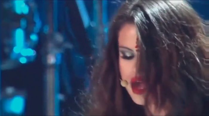 bscap0154 - xX_Come and Get It LIVE at MTV Movie Awards