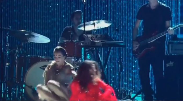bscap0156 - xX_Come and Get It LIVE at MTV Movie Awards