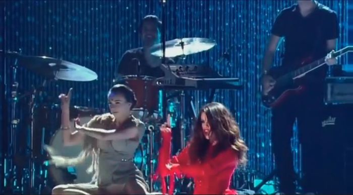 bscap0168 - xX_Come and Get It LIVE at MTV Movie Awards
