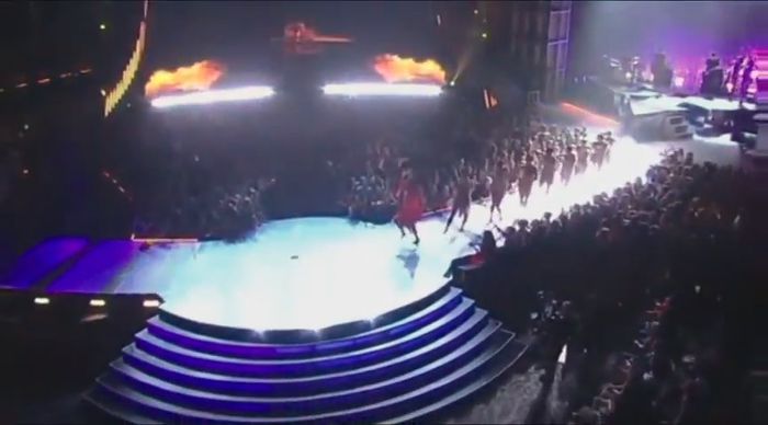 bscap0678 - xX_Come and Get It LIVE at MTV Movie Awards 2
