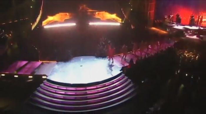 bscap0679 - xX_Come and Get It LIVE at MTV Movie Awards 2
