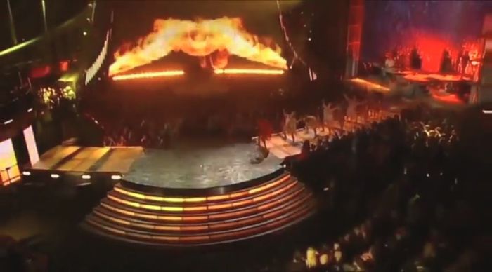 bscap0682 - xX_Come and Get It LIVE at MTV Movie Awards 2