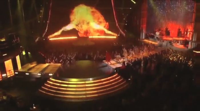 bscap0684 - xX_Come and Get It LIVE at MTV Movie Awards 2