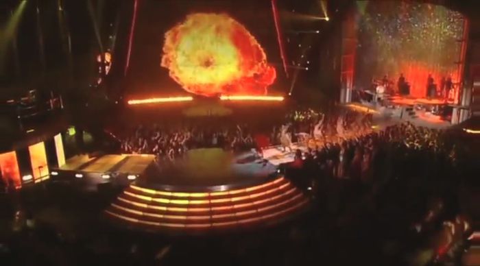 bscap0686 - xX_Come and Get It LIVE at MTV Movie Awards 2