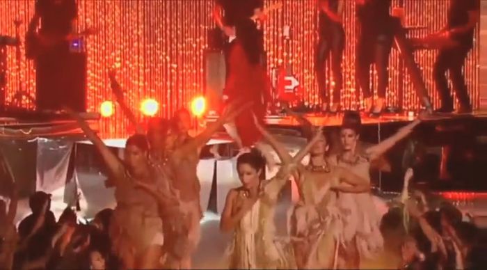 bscap0735 - xX_Come and Get It LIVE at MTV Movie Awards 2