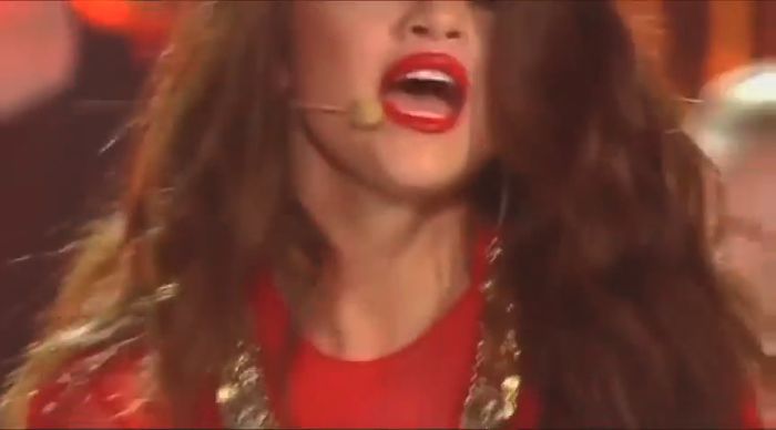 bscap0753 - xX_Come and Get It LIVE at MTV Movie Awards 2