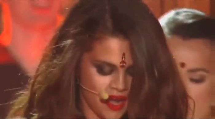 bscap0757 - xX_Come and Get It LIVE at MTV Movie Awards 2