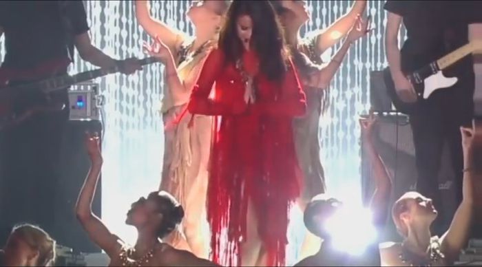 bscap0776 - xX_Come and Get It LIVE at MTV Movie Awards 2