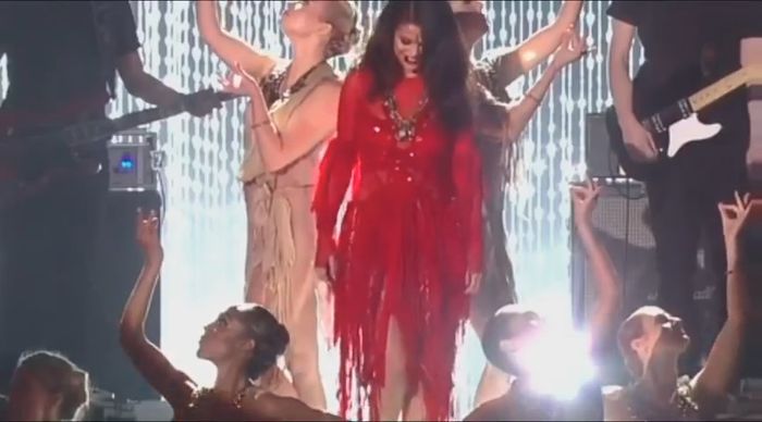 bscap0787 - xX_Come and Get It LIVE at MTV Movie Awards 2