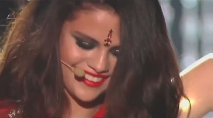 bscap0788 - xX_Come and Get It LIVE at MTV Movie Awards 2