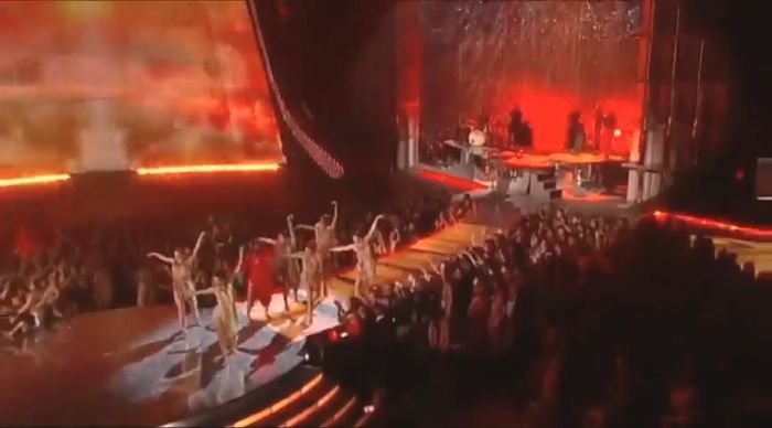 bscap0347 - xX_Come and Get It LIVE at MTV Movie Awards