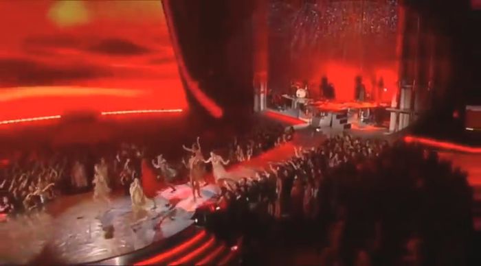 bscap0349 - xX_Come and Get It LIVE at MTV Movie Awards