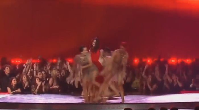 bscap0371 - xX_Come and Get It LIVE at MTV Movie Awards