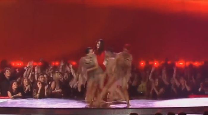 bscap0372 - xX_Come and Get It LIVE at MTV Movie Awards