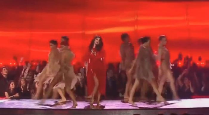 bscap0375 - xX_Come and Get It LIVE at MTV Movie Awards