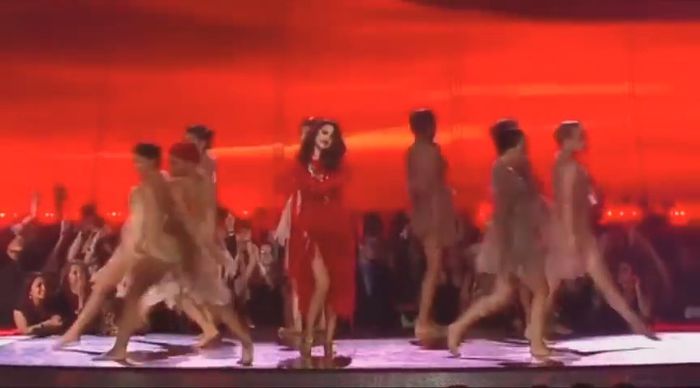 bscap0376 - xX_Come and Get It LIVE at MTV Movie Awards