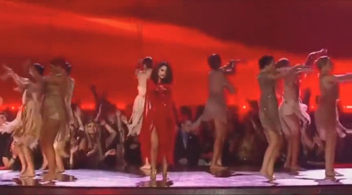 bscap0378 - xX_Come and Get It LIVE at MTV Movie Awards