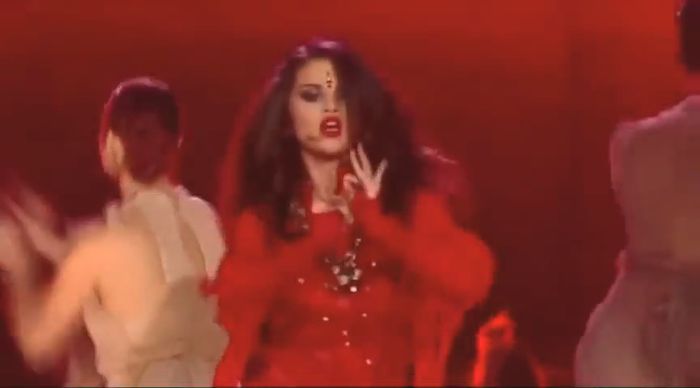 bscap0385 - xX_Come and Get It LIVE at MTV Movie Awards