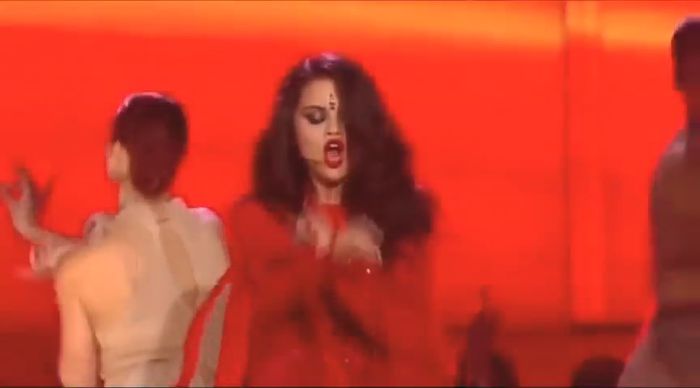 bscap0386 - xX_Come and Get It LIVE at MTV Movie Awards