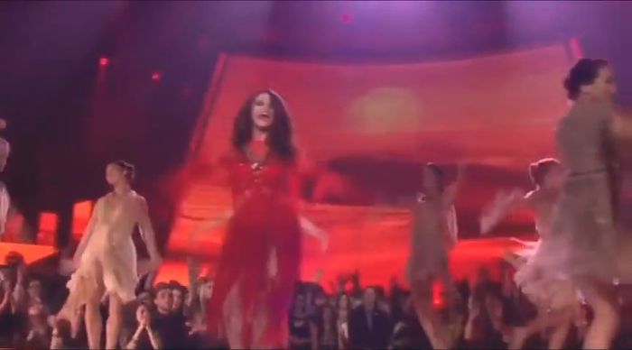 bscap0399 - xX_Come and Get It LIVE at MTV Movie Awards