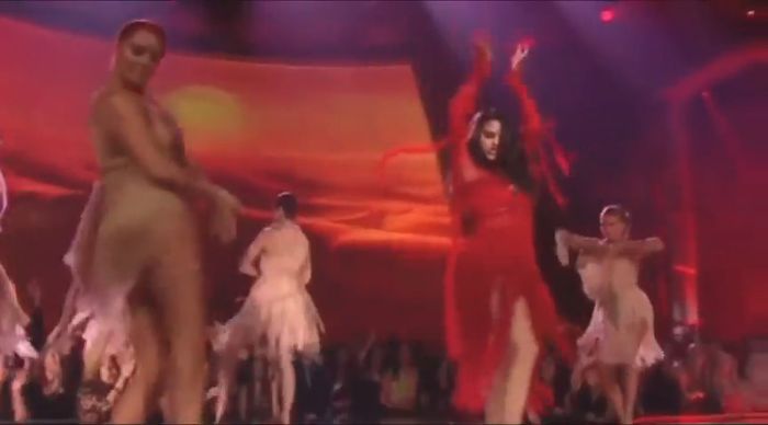 bscap0407 - xX_Come and Get It LIVE at MTV Movie Awards