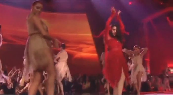 bscap0408 - xX_Come and Get It LIVE at MTV Movie Awards