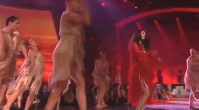 bscap0412 - xX_Come and Get It LIVE at MTV Movie Awards
