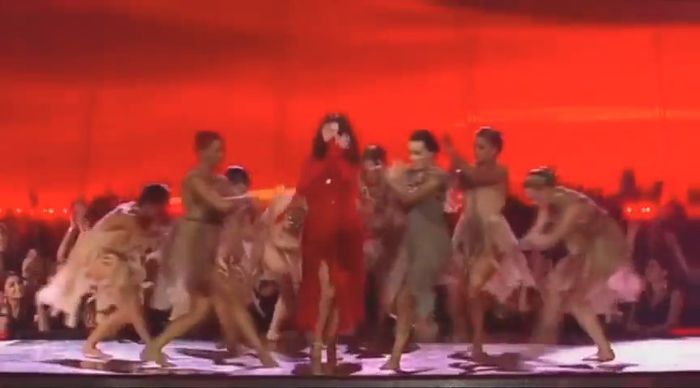 bscap0415 - xX_Come and Get It LIVE at MTV Movie Awards