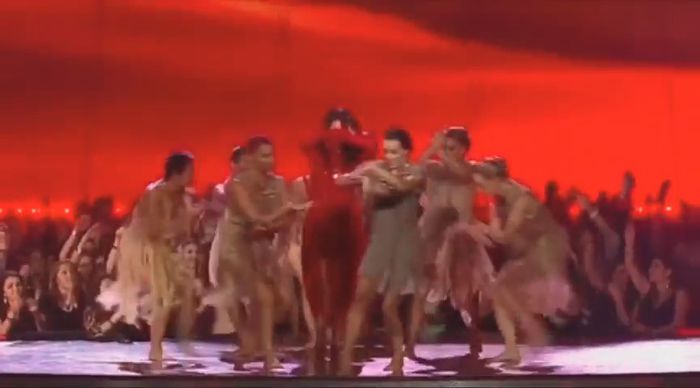 bscap0416 - xX_Come and Get It LIVE at MTV Movie Awards