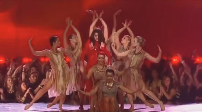 bscap0422 - xX_Come and Get It LIVE at MTV Movie Awards