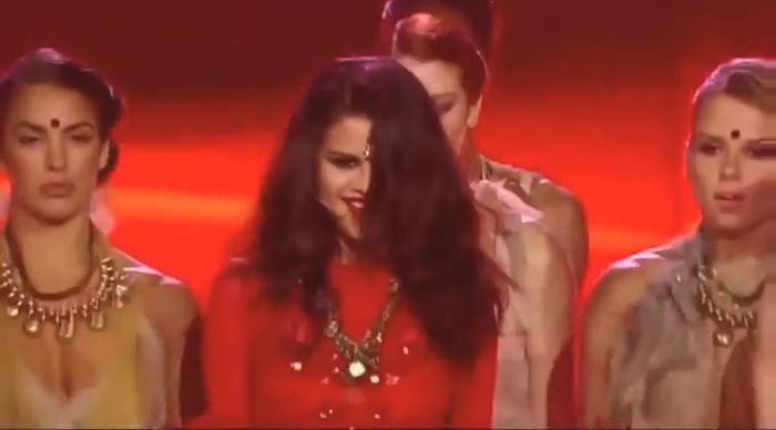 bscap0434 - xX_Come and Get It LIVE at MTV Movie Awards