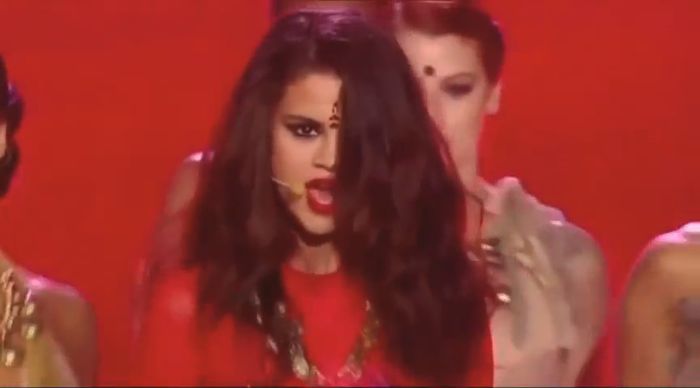 bscap0443 - xX_Come and Get It LIVE at MTV Movie Awards