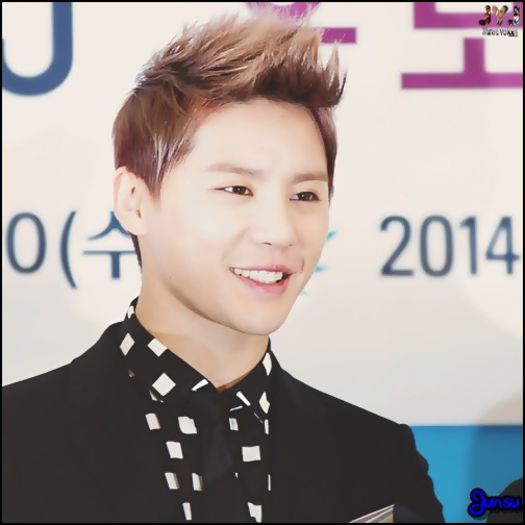 [J] .. :)) ..Am venit sa iau ceva de la Yoseob. :)) ..Mm.. asa e. :))