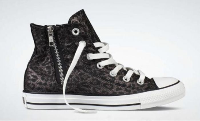 tenisi-converse-cu-imprimeu-560x340