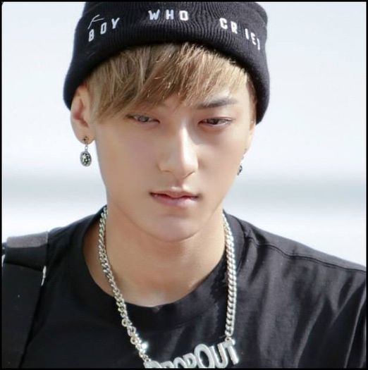 (Tao) ..Victoria sta aici? :-? Nu statea Krystal? :-?