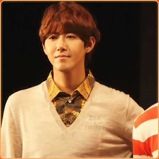 +. Bye Ri :-h (se aseaza pe canapea).. :-?