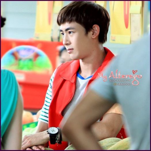 -NK. La feel. :o3 [se aseaza langa ea;o ia in brate] :x - ix __ Episodul 027 __ xi