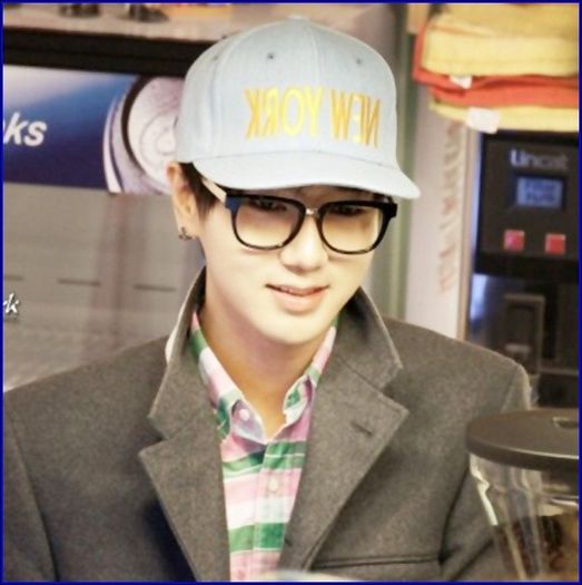 <Y>.Ba zicem Minwoo :))..byes..:-h..De ce?..ce-ai facut? :))