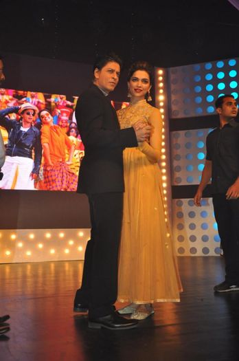 shahrukh_khan_deepika_padukone_madhubala_hindi_serial_11fadb6