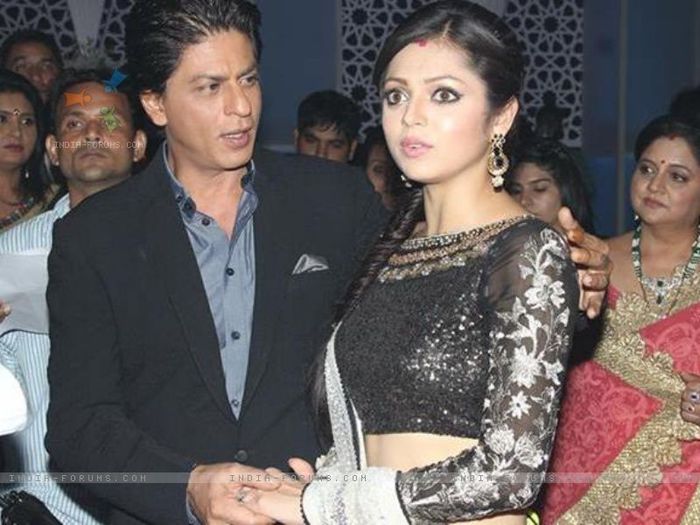 289147-drashti-dhami-and-srk-on-the-set-of-madhubala