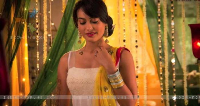 285068-zoya - Surbhi Jyoti